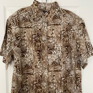 Round tree & Yorke Medium Short Sleeve Button Down